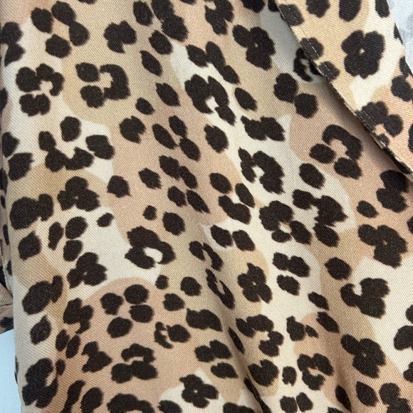 Cloth & Stone Leopard Print Cropped Tie Front Button Down Tee Size Small - Picture 4 of 8
